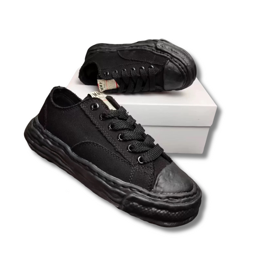 NEW FH Low-Top Sneaker