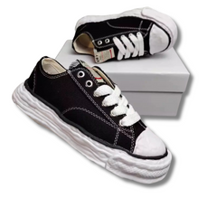 NEW FH Low-Top Sneaker